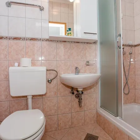 Marjetka & Tina In Rab - Kvarner Region Gæstehus