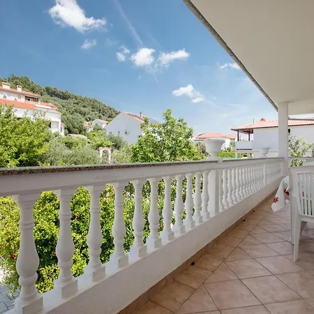Marjetka & Tina In Rab - Kvarner Region Guest house