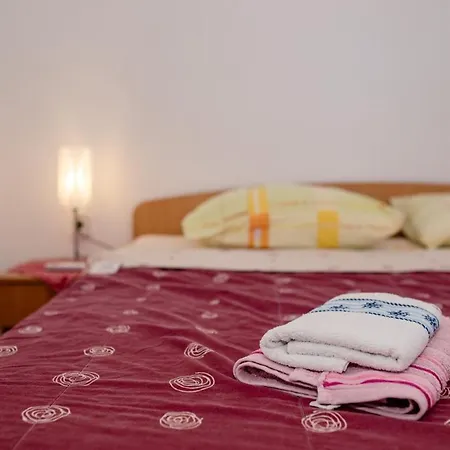 Marjetka & Tina In Rab - Kvarner Region Guest house