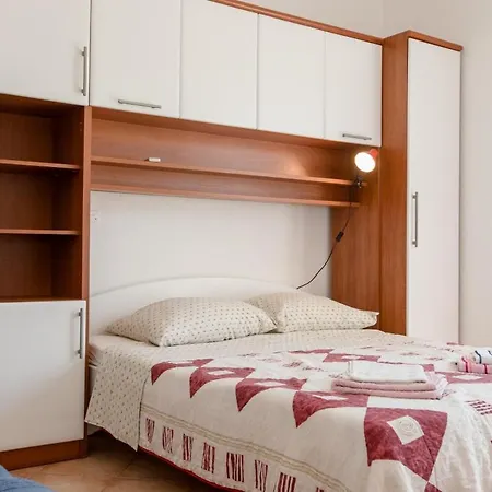 Guest house Marjetka & Tina In Rab - Kvarner Region